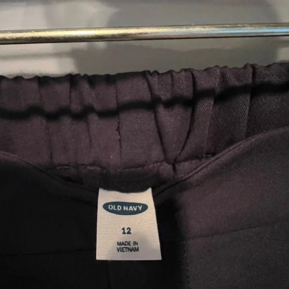 Old Navy Capri poly rayon dress pants, navy, size Large, EUC - Picture 2 of 4